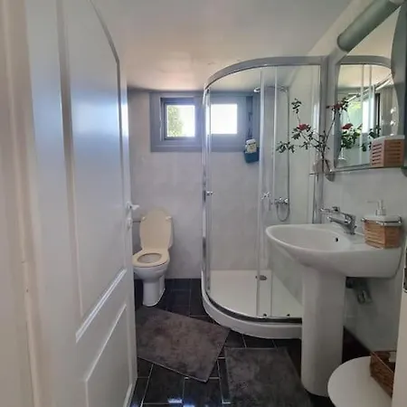 Apartment Serene Home, Modern Amenities Near The *