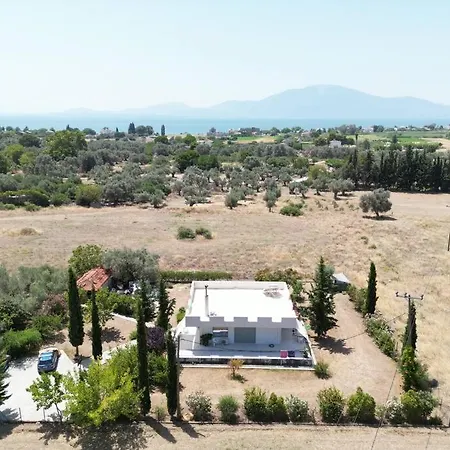 Serene Home, Modern Amenities Near The Apartment Politika