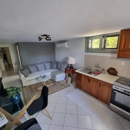 Serene Home, Modern Amenities Near The * Politika